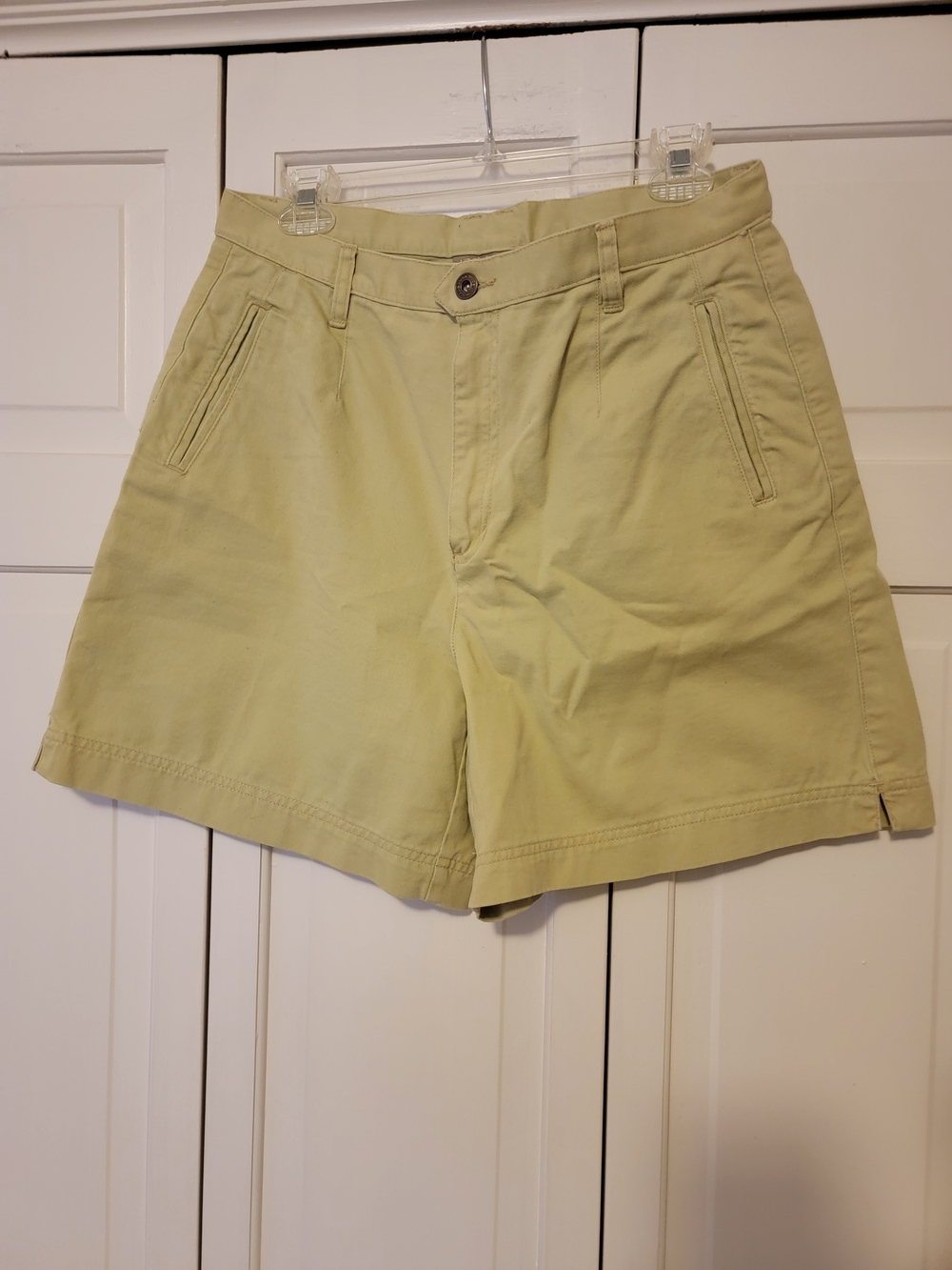 Liz Claiborne Light Green Casual Shorts Size 14 EUC